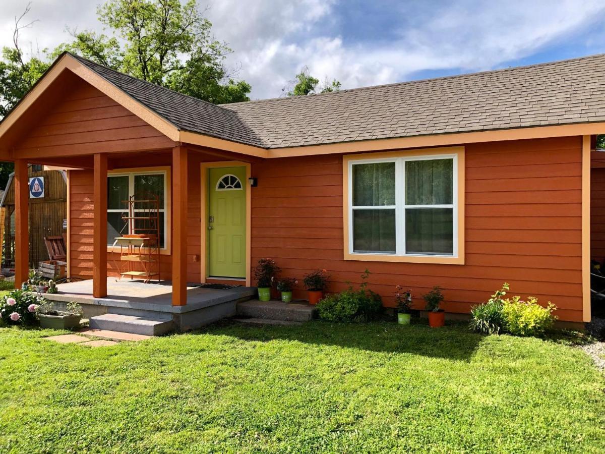 Ez 1 Mile To Fort Sill! Pumpkin Cottage Sleeps 9, Grills, Firepit, Laundry Lawton Luaran gambar
