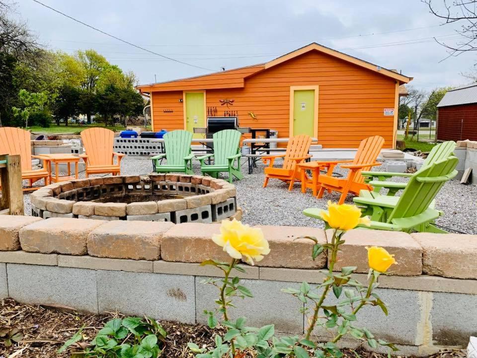 Ez 1 Mile To Fort Sill! Pumpkin Cottage Sleeps 9, Grills, Firepit, Laundry Lawton Luaran gambar